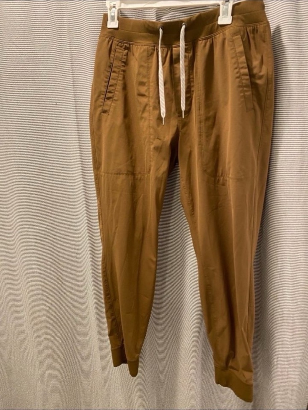 Vuori Men's Tan/Brown Jogger Pants with Drawstring